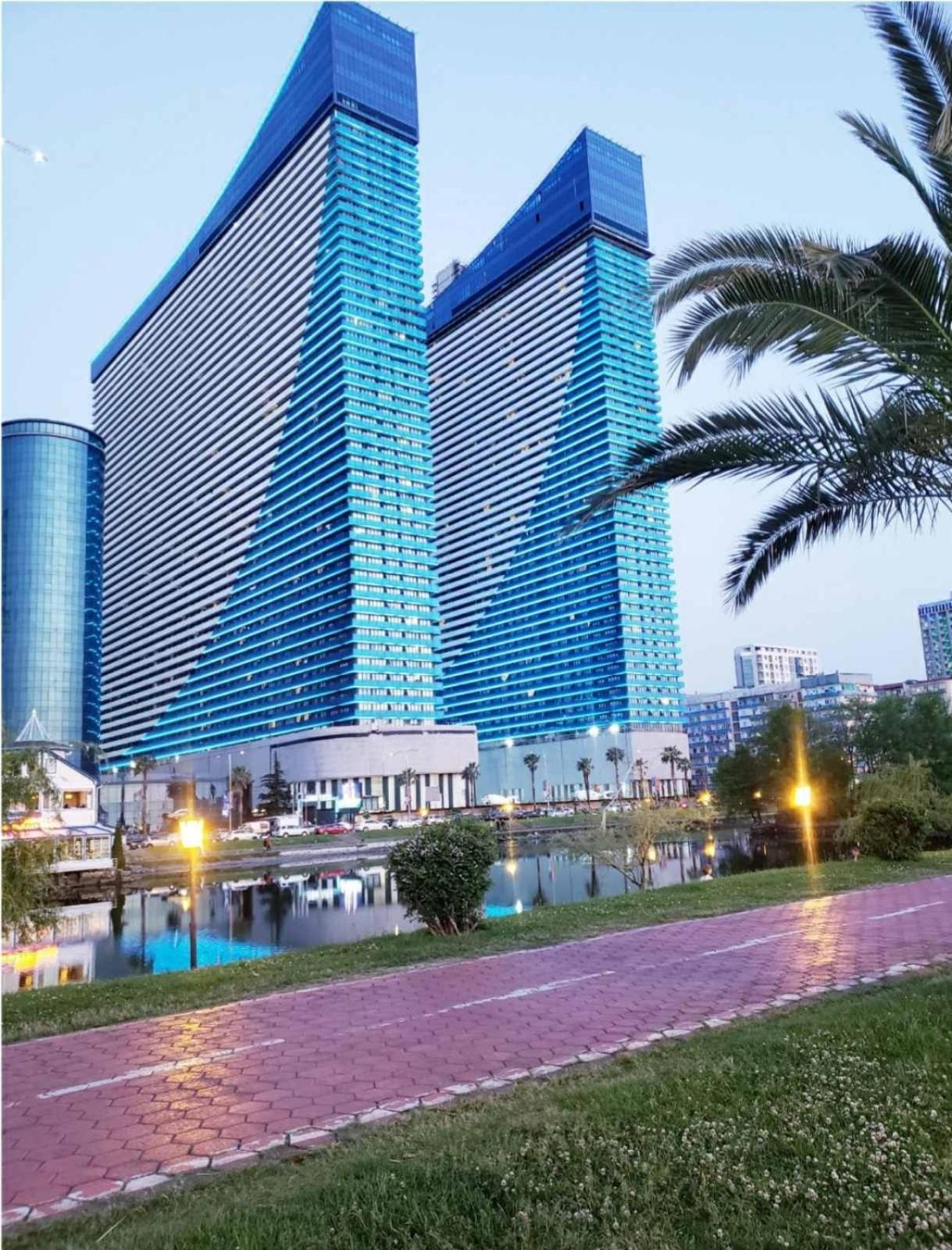 ホテル Orbi City バトゥーミ エクステリア 写真